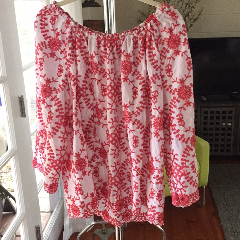 NWOT 100% cotton embroidered top. Large